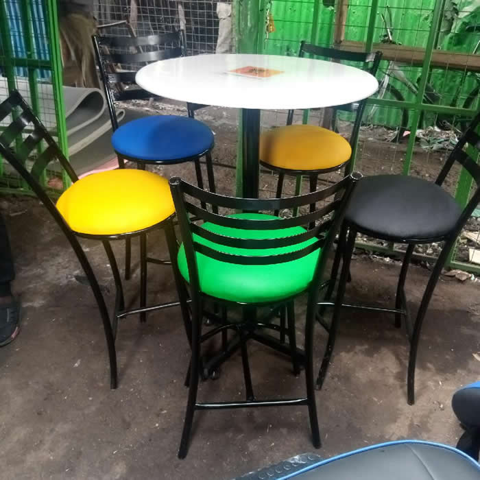 tablewith5chairs